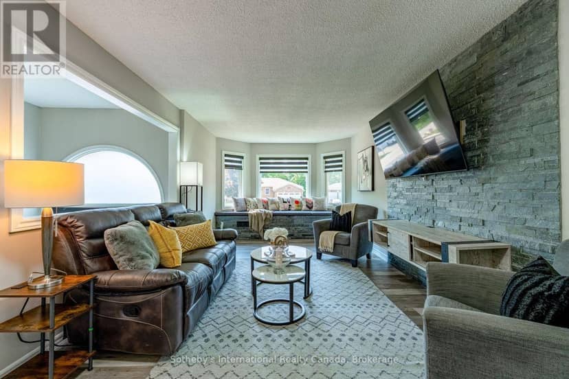53 Royal Beech Drive — photo 7 of 40