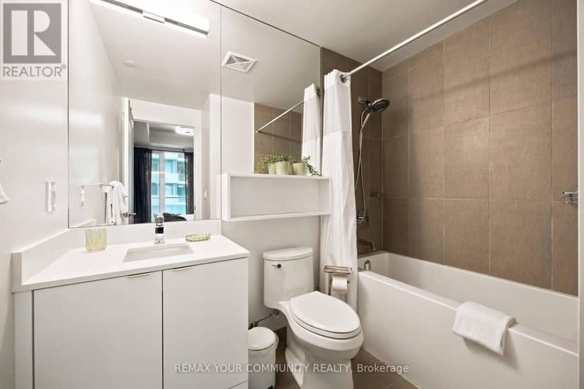 1627 - 70 Princess Street — photo 14 of 35