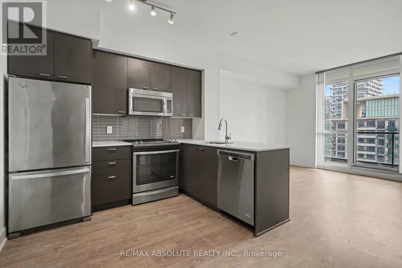2809 - 30 Roehampton Avenue — photo 4 of 17