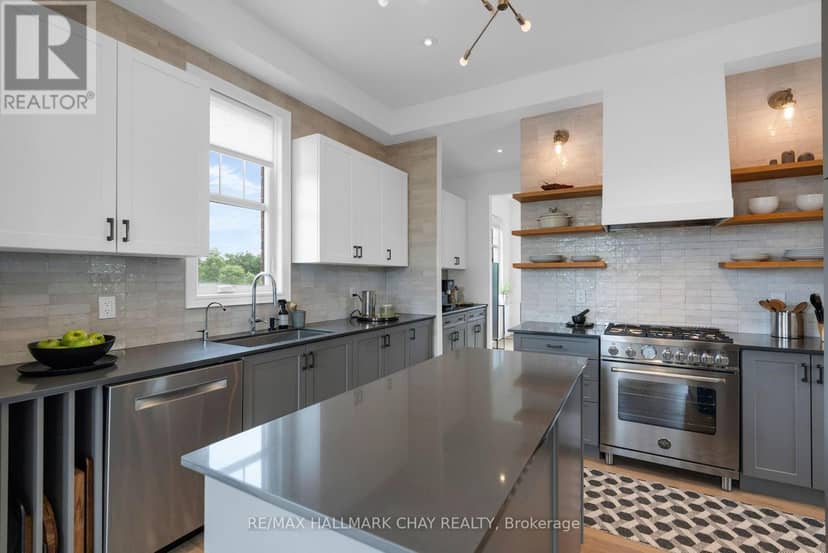 46 Francis Street E — photo 11 of 40