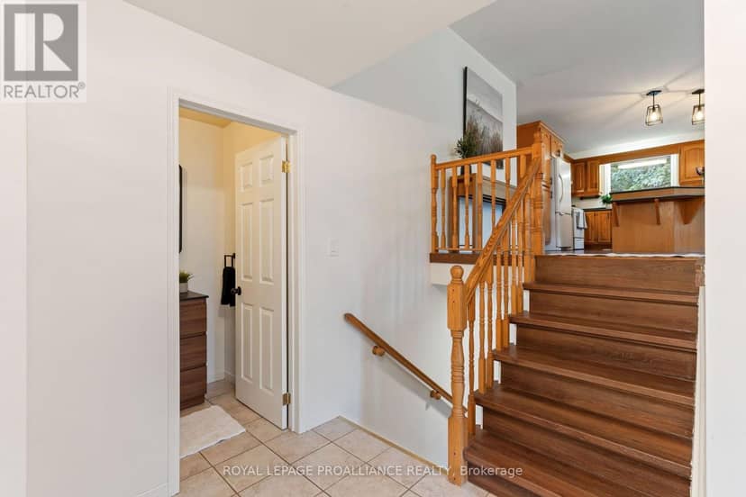 18 East Townline Road, Front of Yonge, photo 4