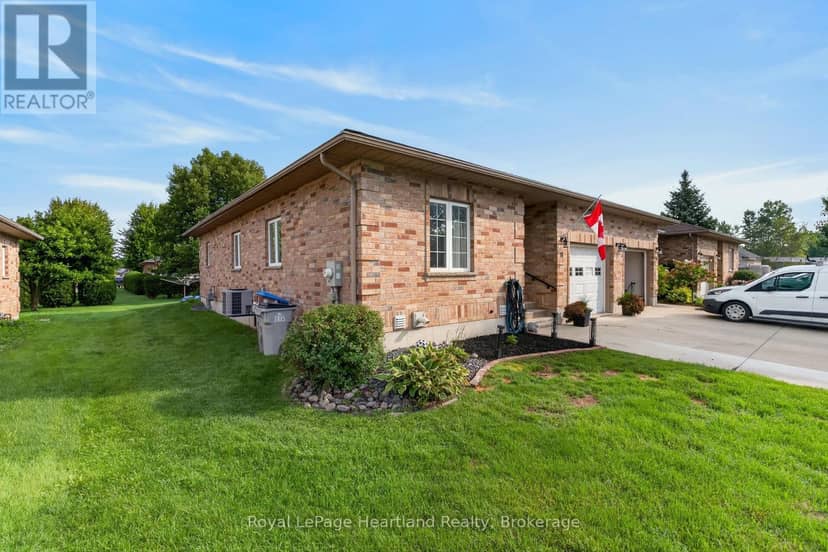 16 Somerset Street, South Huron, photo 3