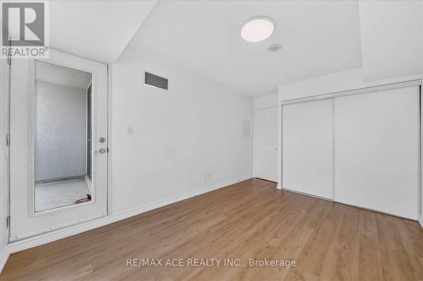 1606 - 88 Grangeway Avenue — photo 25 of 33
