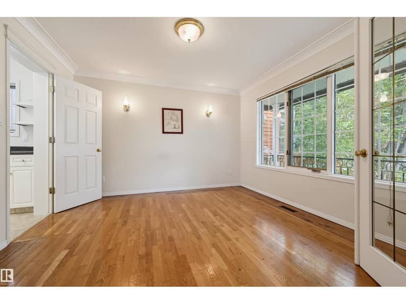 11107 University Av NW, Edmonton, photo 3