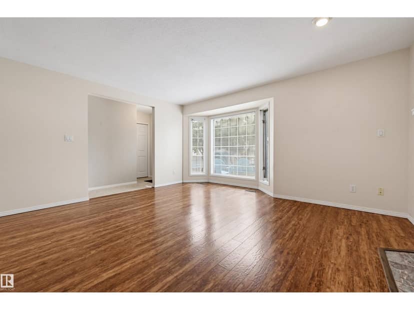 11107 University Av NW, Edmonton, photo 6