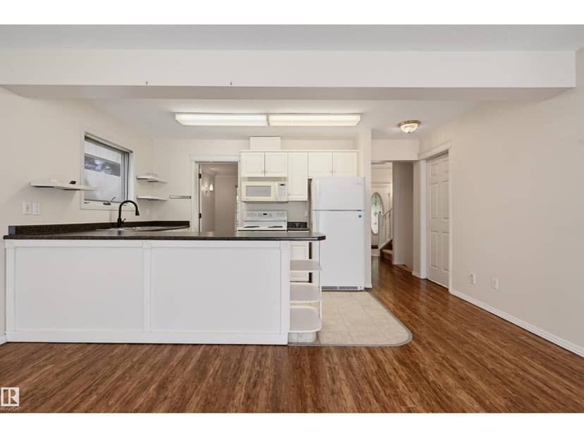 11107 University Av NW, Edmonton, photo 7