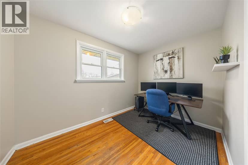 1035 Wellington Street — photo 11 of 33