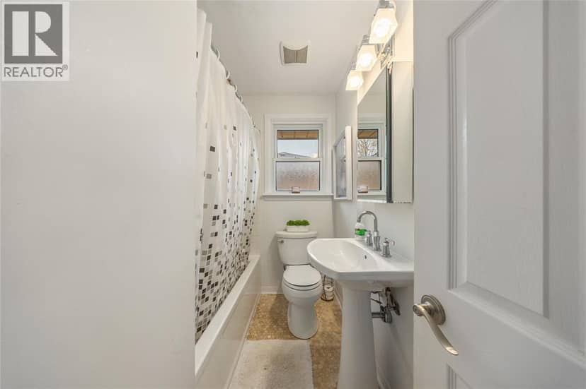 1035 Wellington Street — photo 12 of 33