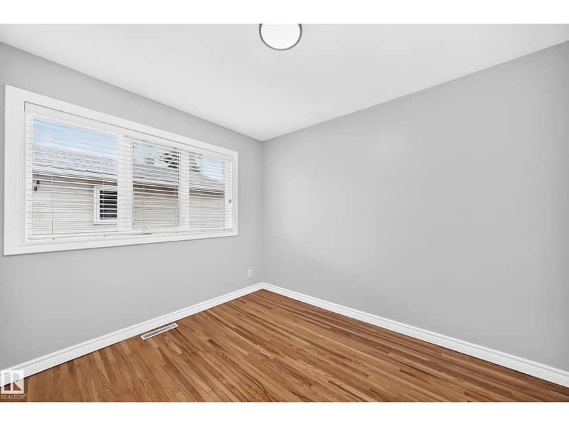 7307 76 ST NW — photo 12 of 34