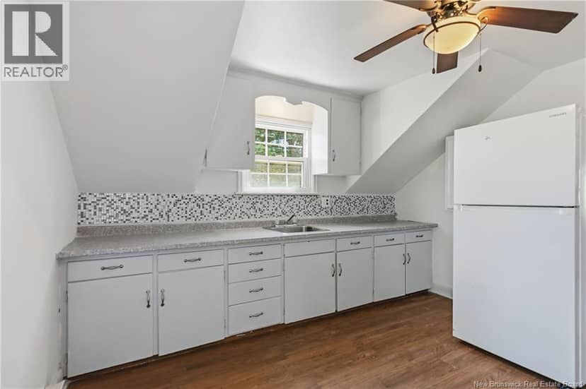 209 Broadway Street — photo 17 of 30