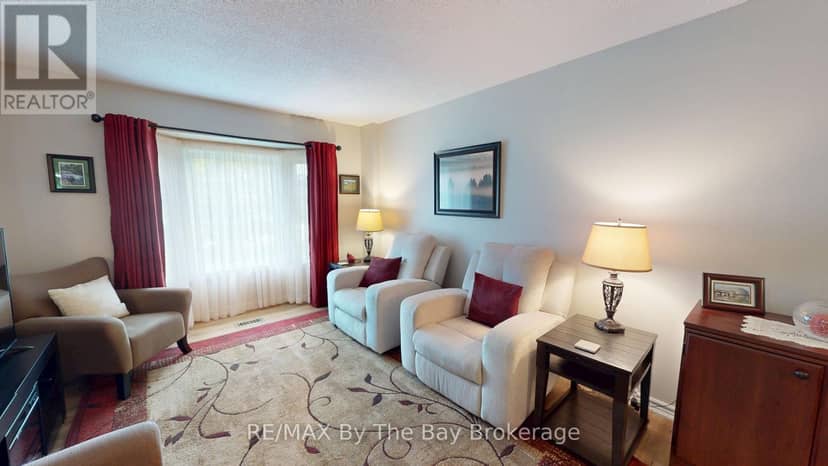 49 Royal Beech Drive — photo 14 of 40