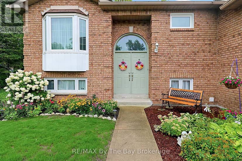 49 Royal Beech Drive — photo 11 of 40