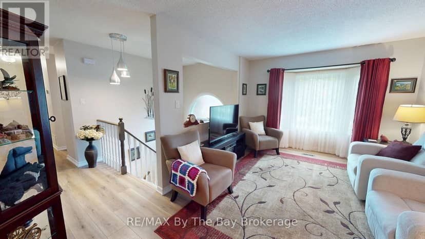 49 Royal Beech Drive — photo 15 of 40