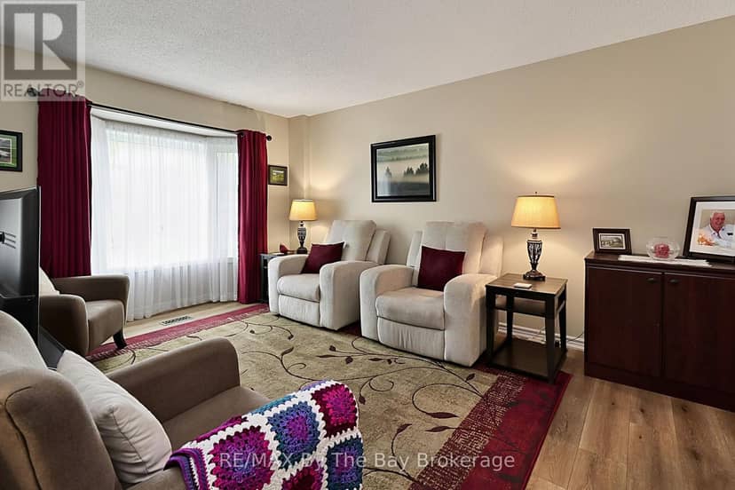 49 Royal Beech Drive — photo 4 of 40