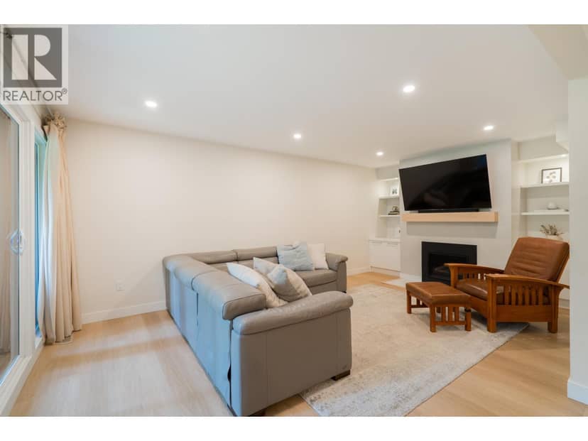 1139 HERITAGE BOULEVARD, North Vancouver, photo 3