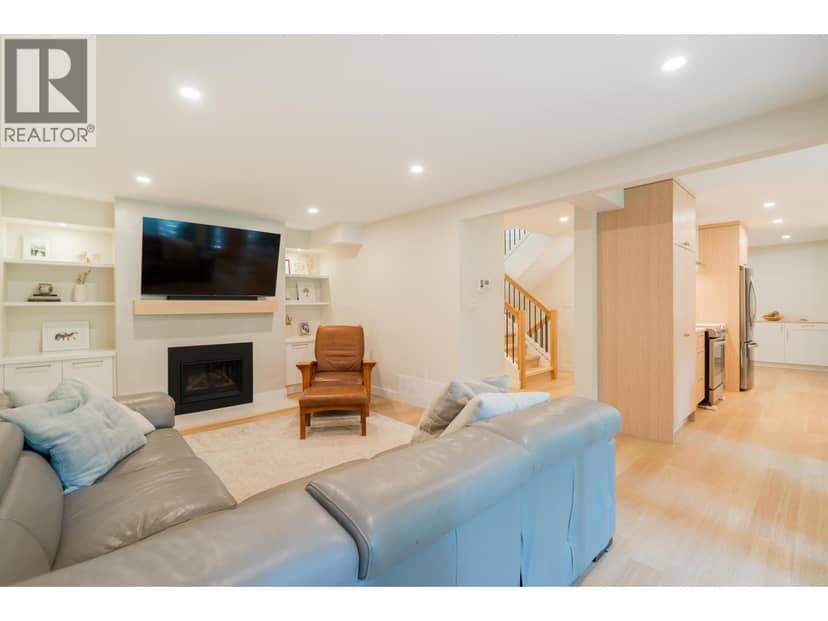 1139 HERITAGE BOULEVARD, North Vancouver, photo 5