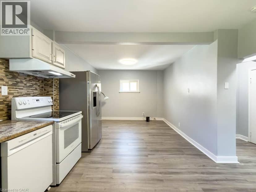 5576 DESSON Avenue — photo 13 of 40