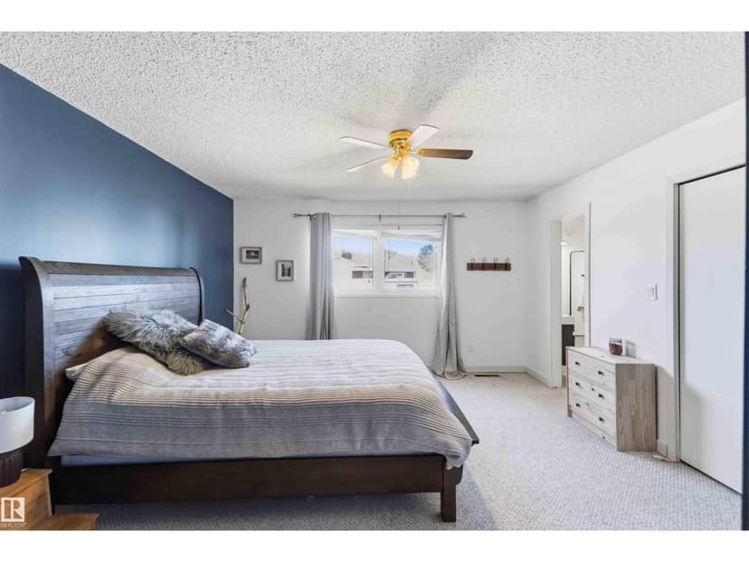 4335 53 AV — photo 26 of 40