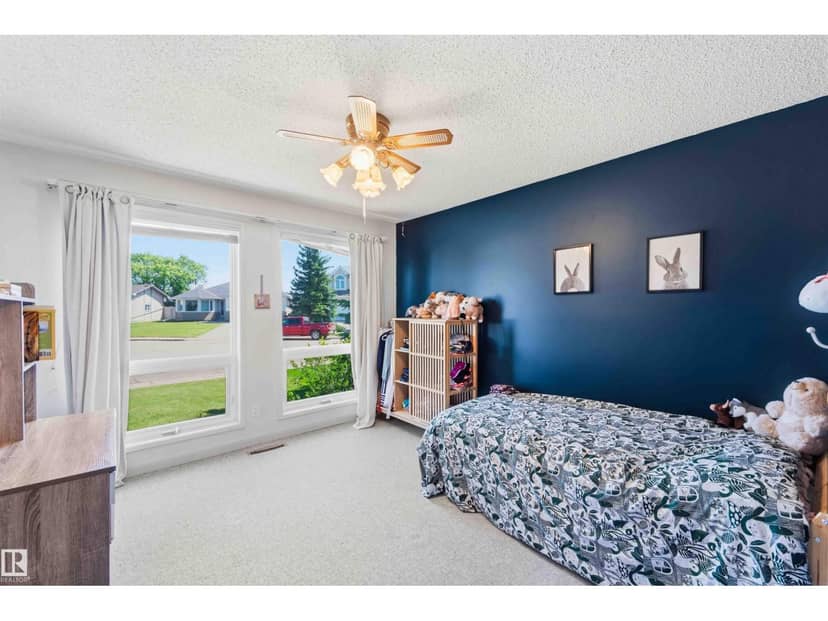 4335 53 AV — photo 29 of 40