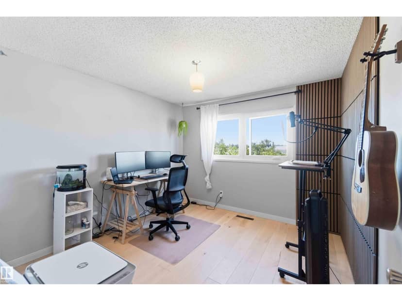 4335 53 AV — photo 33 of 40