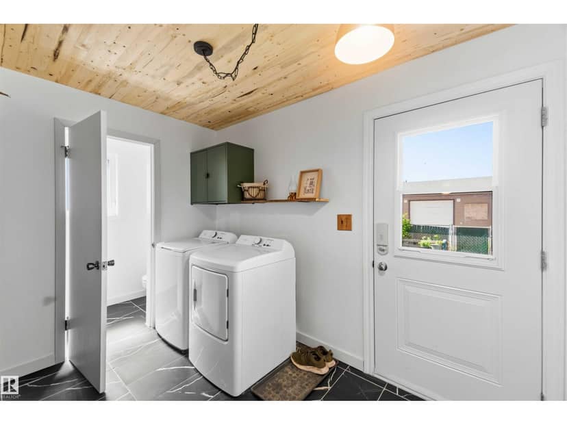 4335 53 AV — photo 40 of 40