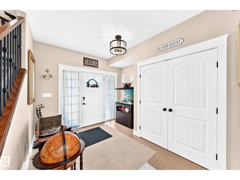 45 Lacombe Dr, St. Albert, photo 2