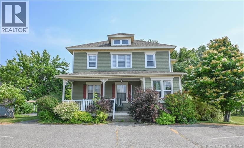 98 Saint-Pierre Ouest Boulevard, Caraquet