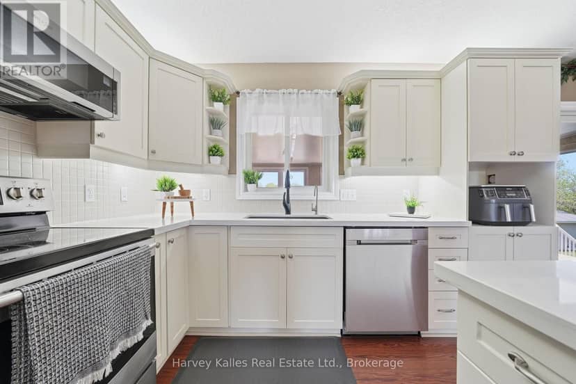 289 Kings Road — photo 9 of 40
