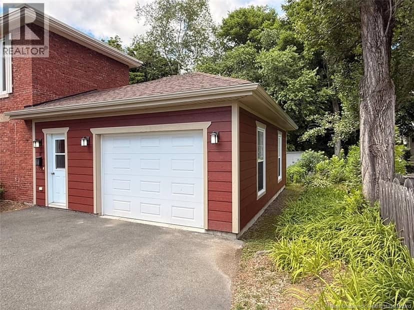 11 Dufferin Street — photo 20 of 24