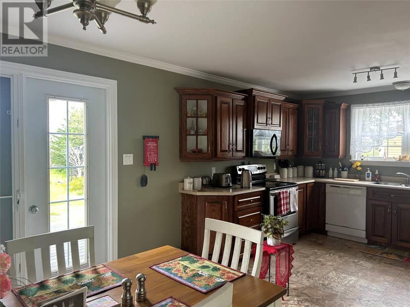 7 SIMMONS Place — photo 12 of 40
