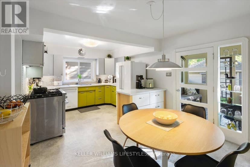 941 Waterloo Street — photo 8 of 40