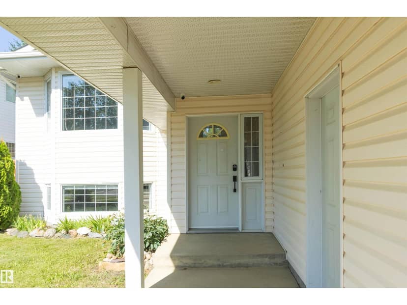 272 Bussieres DR, Fort McMurray, photo 3