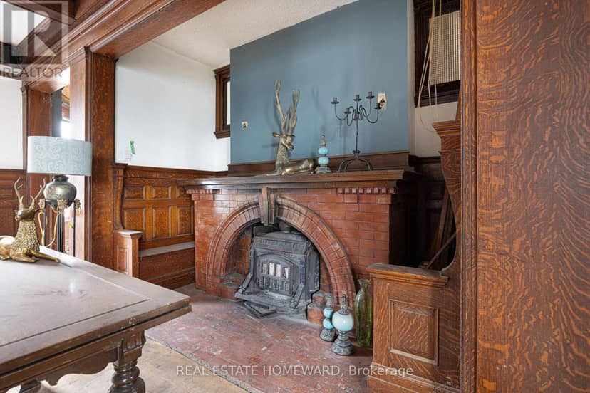 3025 Queen Street E — photo 22 of 40
