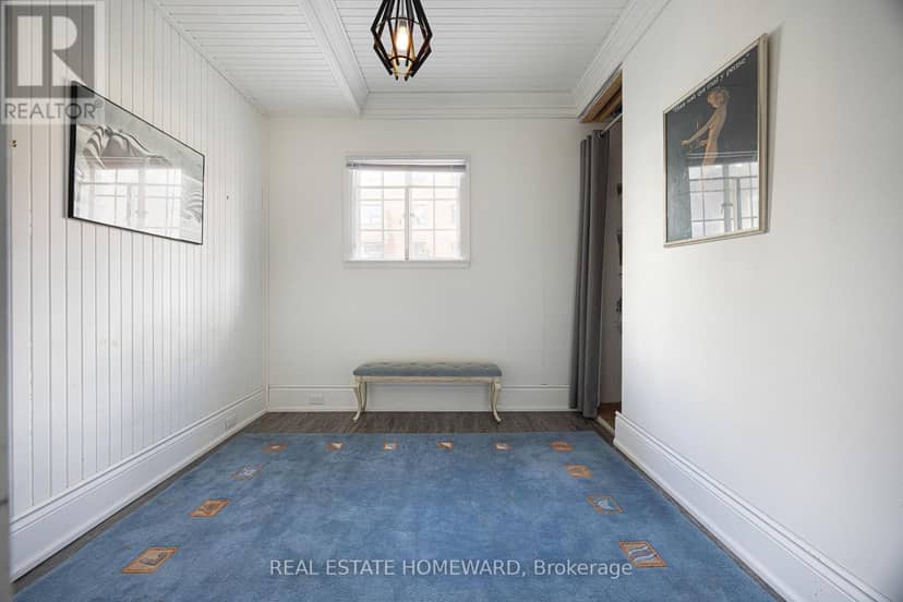 3025 Queen Street E — photo 38 of 40