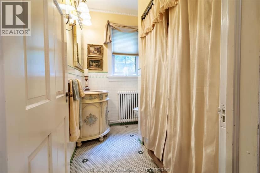 310 Victoria Avenue — photo 21 of 40