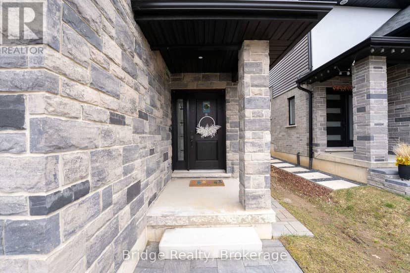 161 Hemlock Street — photo 4 of 40