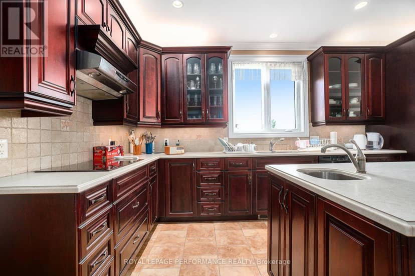 3285 Broadway Avenue — photo 15 of 40