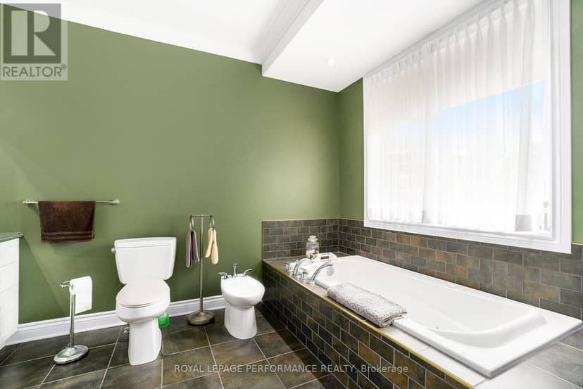 3285 Broadway Avenue — photo 28 of 40