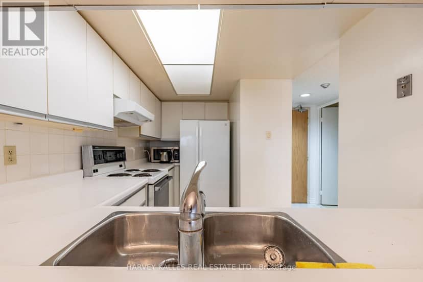 205 - 5 Kenneth Avenue, Toronto, photo 5