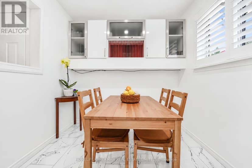 20 Lawrence Crescent — photo 10 of 34