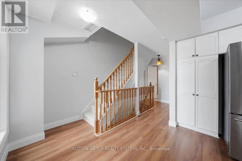 255 - 60 Barondale Drive — photo 15 of 39
