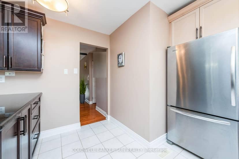 2483 Yarmouth Crescent — photo 13 of 40