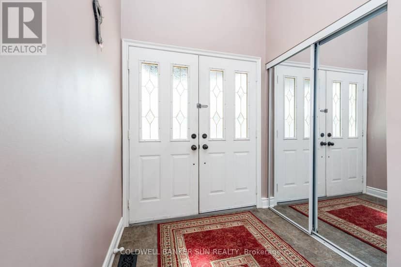 2483 Yarmouth Crescent — photo 3 of 40