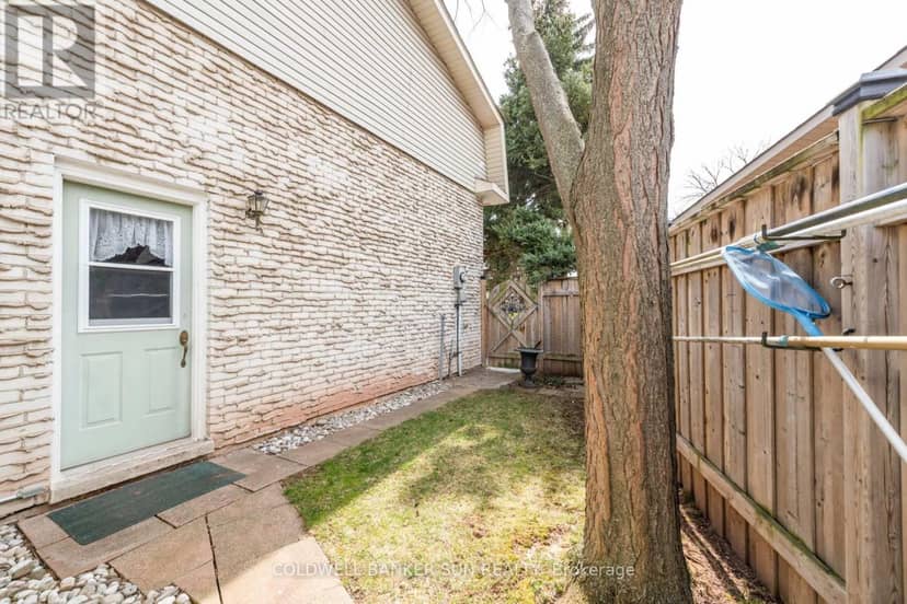 2483 Yarmouth Crescent — photo 37 of 40