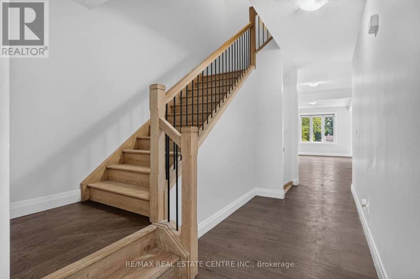124 King Street E — photo 7 of 40