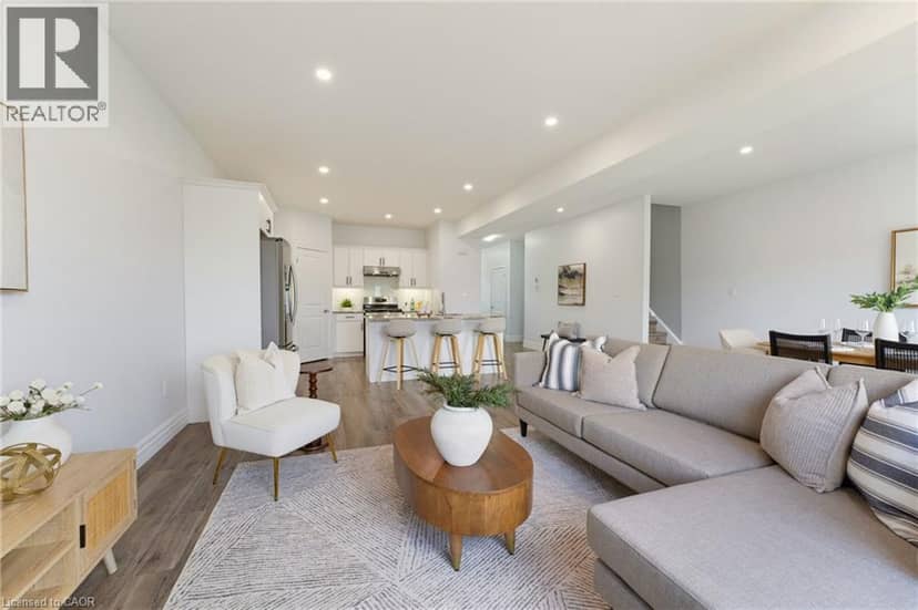 741 HOLLINGER Avenue S — photo 12 of 31