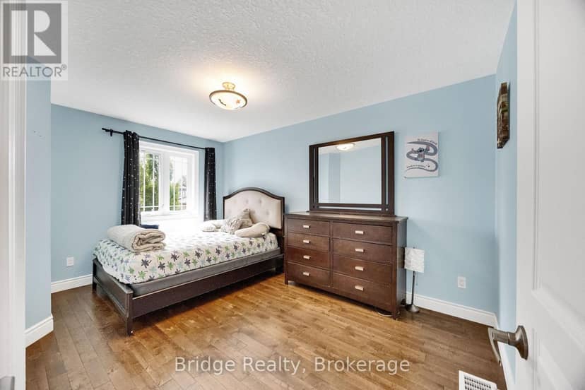 880 Frontenac Crescent — photo 31 of 40