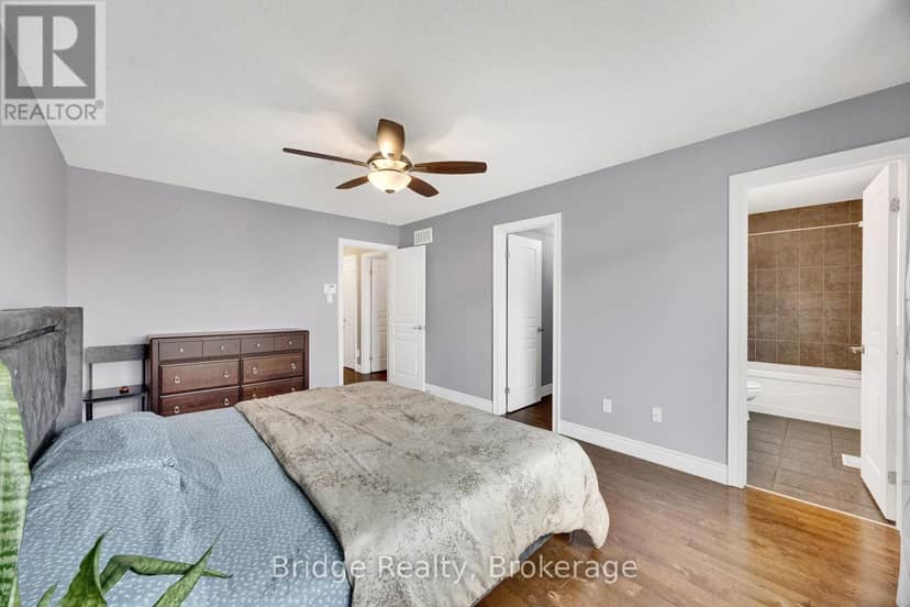 880 Frontenac Crescent — photo 35 of 40