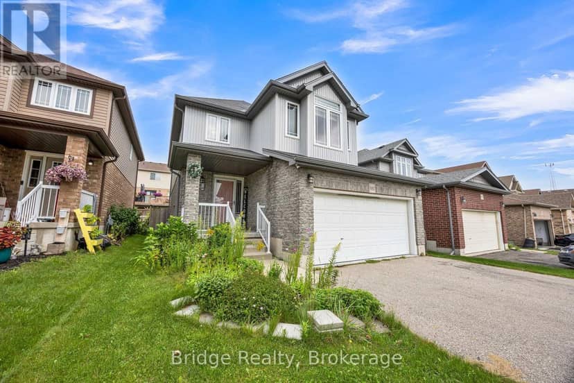 880 Frontenac Crescent — photo 7 of 40