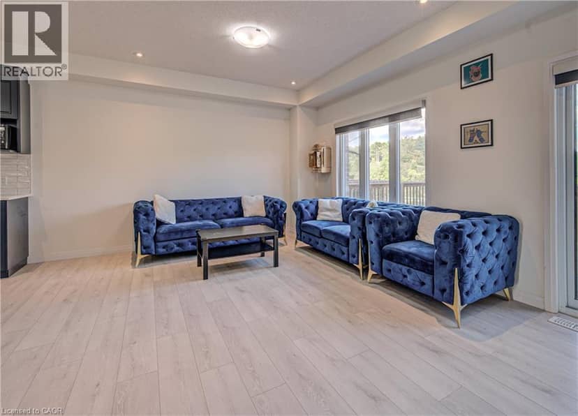 9 QUEENSBROOK Crescent — photo 13 of 36